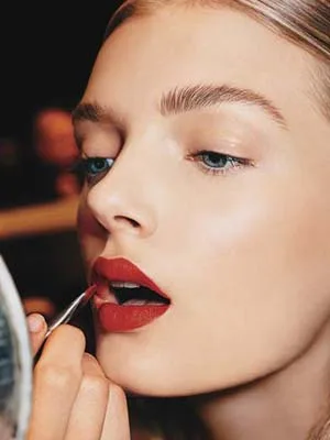 red-lipstick-girl