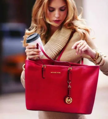50 Travel Safety Tips Travel-Woman-3