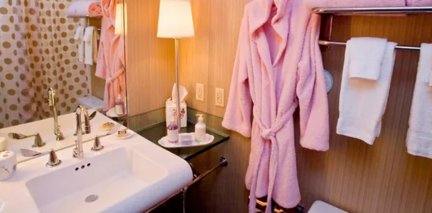 50 Travel Safety Tips hotel8