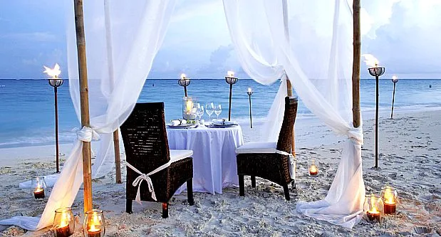 Turks & Caicos: Paradise is Close Dine on the beach at The Somerset
