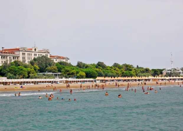 A Vacation Itinerary: Athens to Venice The beach at Lido de Venizia