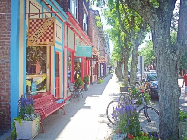 6 Reasons to Visit Buttermilk Falls Rhinebeck, an uber-charming town in the Hudson Valley, about 30 minutes from Buttermilk