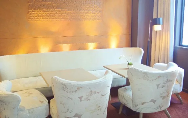 Doing the 8th in Paris Like a (Glam) Parisian Hotel Le Pavillon des Lettres in Paris