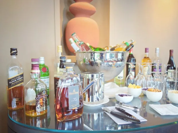 Doing the 8th in Paris Like a (Glam) Parisian Hotel Pavillon de Lettres in Paris