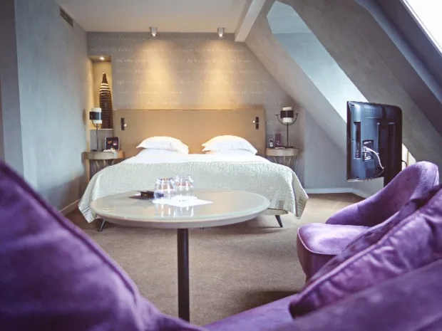 Doing the 8th in Paris Like a (Glam) Parisian The Andersen suite at Hotel Le Pavillon des Lettres