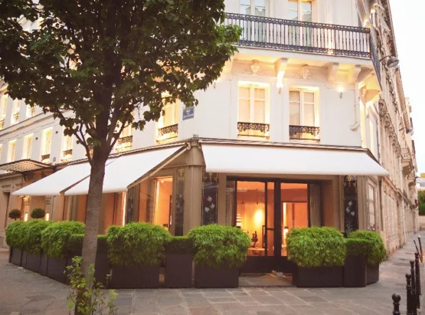 Doing the 8th in Paris Like a (Glam) Parisian The exterior of the hotel in the early evening