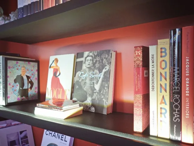 Doing the 8th in Paris Like a (Glam) Parisian Books in the hotel's lounge