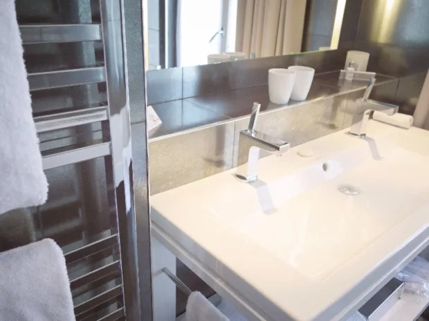 Doing the 8th in Paris Like a (Glam) Parisian Towel warmer in Paris