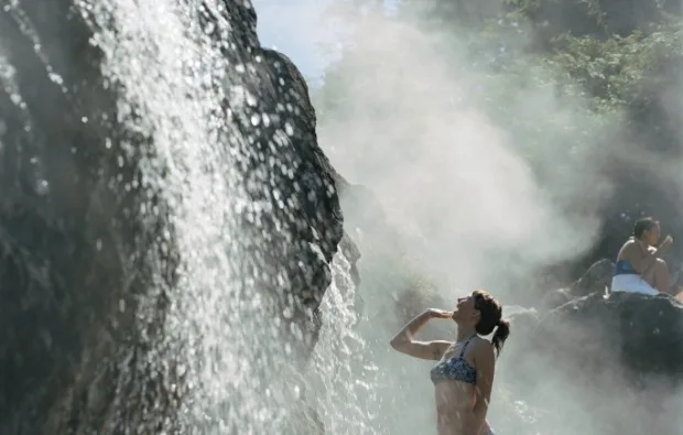 4 Hot Spring Destinations for Your Next Road Trip hot-springs-luxury
