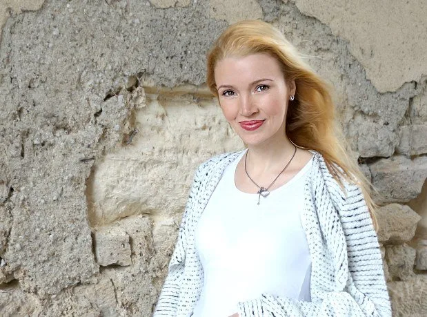 To be a Parisian woman, you must be --above all-- confident and elegant