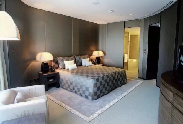 Dubai: Your Complete Travel Guide to this Land of Excess Hotel Room