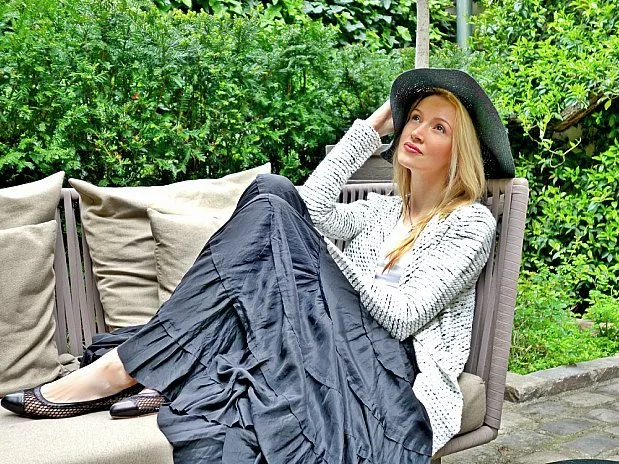 A Guide to Le Marais, Paris Daydreaming of the queens who previously graced this courtyard
