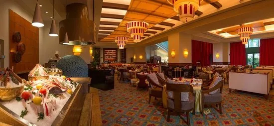 Dubai: Your Complete Travel Guide to this Land of Excess Inside the restaurant