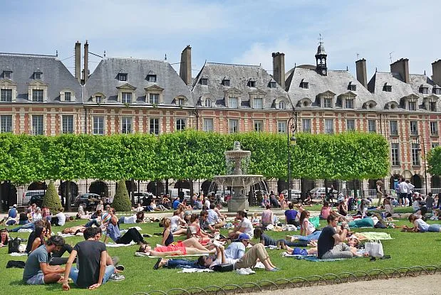 A Guide to Le Marais, Paris The Place de Vosges park, which the Pavillon de la Reine is on