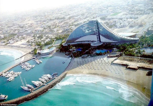 Dubai: Your Complete Travel Guide to this Land of Excess dubai-travel-guides
